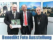 Fotograf Hans-Jürgen Kaufmann, SSKM Vorstandschef Strötgen und Abtprimas Dr. Notkar Wolf (Foto: Martin Schmitz)